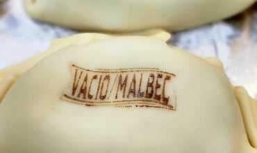 Assembled Vacio al Malbec Empanada