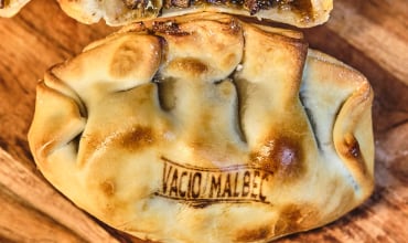 Baked Vacio al Malbec Empanada